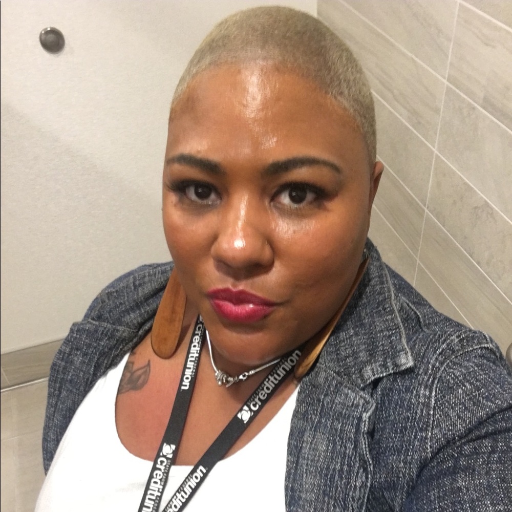 Meet your Posher, Monique